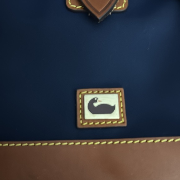 Dooney & Burke | Wayfarer Letter Carrier in navy. Like New crossbody A00177 - Picture 3 of 11